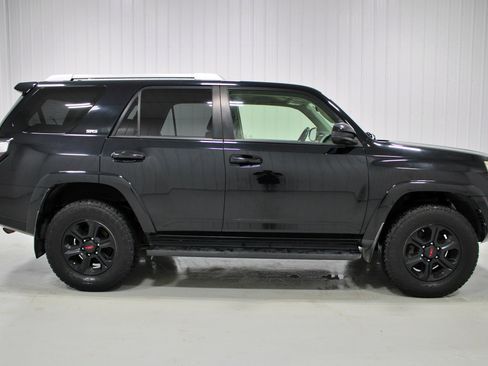 Used 2015 Toyota 4Runner SR5 AWD/4WD image 35