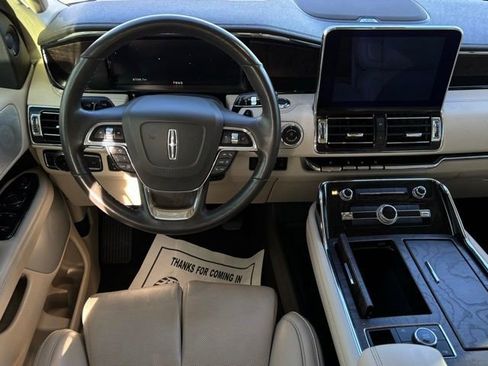 Used 2019 Lincoln Navigator Reserve image 17