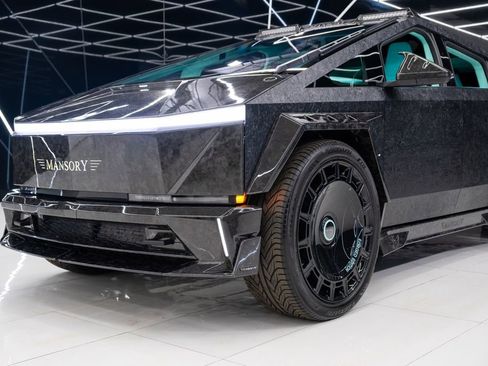 Used 2025 Tesla Cybertruck AWD Crew Cab image 4
