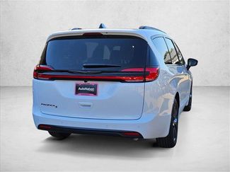 New 2026 Chrysler Pacifica Select video 2