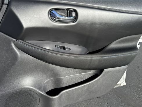 Certified 2025 Nissan Leaf S image 22