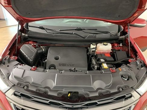 Used 2023 Chevrolet Traverse RS image 44