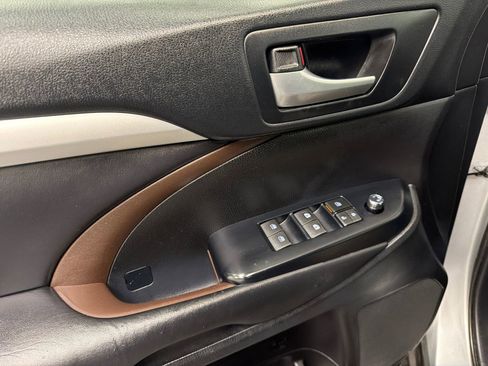 Used 2018 Toyota Highlander XLE image 34