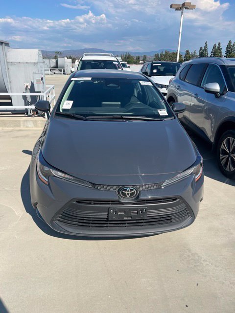 Used 2025 Toyota Corolla LE FWD image 2