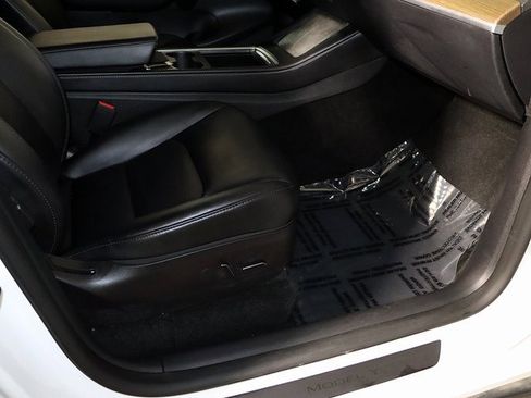Used 2022 Tesla Model Y Performance image 33