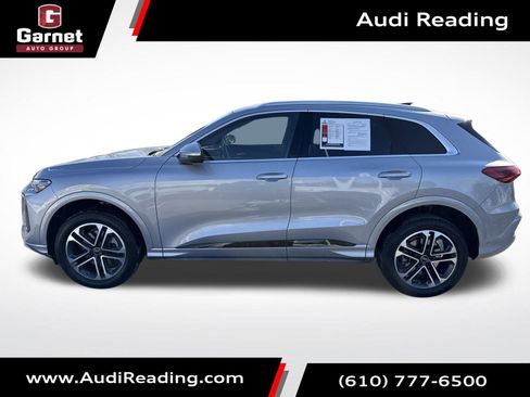 Used 2025 Audi Q5 Premium w/ Convenience Package image 2