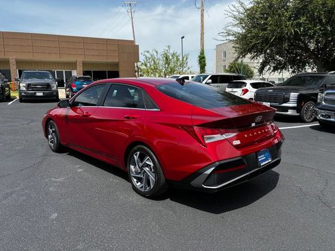 Used 2025 Hyundai Elantra Limited FWD image 3