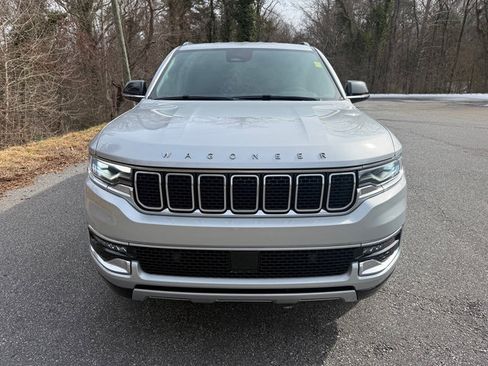 Used 2023 Jeep Wagoneer Series II image 3