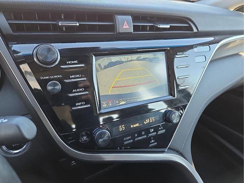 Used 2018 Toyota Camry XSE image 17