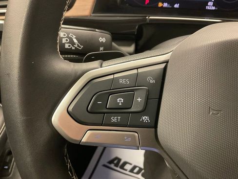 Used 2025 Volkswagen Atlas SE image 19