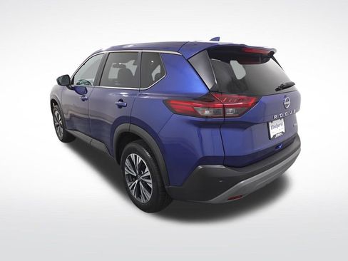 Used 2023 Nissan Rogue SV image 3