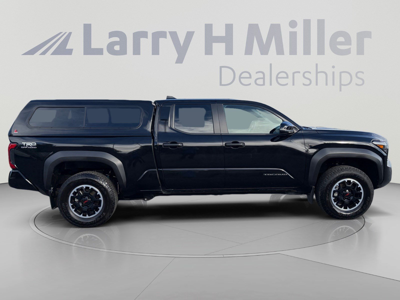 Used 2024 Toyota Tacoma SR5 AWD/4WD image 6