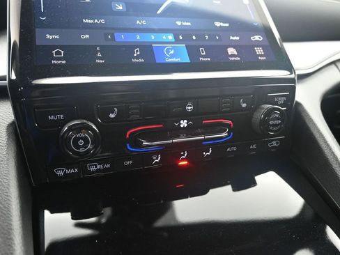 Used 2025 Jeep Grand Cherokee Limited image 20