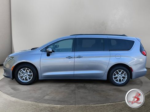 Used 2021 Chrysler Voyager Lxi image 4