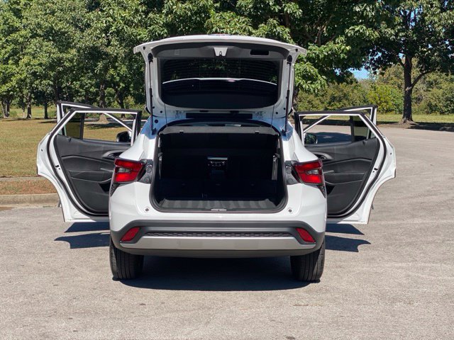 Used 2026 Chevrolet Trax LT w/ Sunroof Package FWD image 38