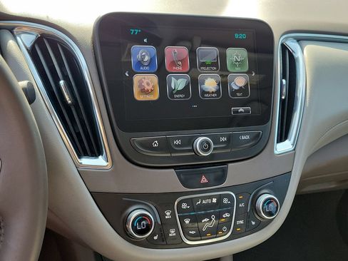 Used 2017 Chevrolet Malibu Hybrid w/ Leather Package FWD image 8