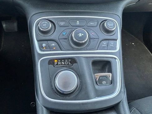Used 2015 Chrysler 200 Limited FWD image 24