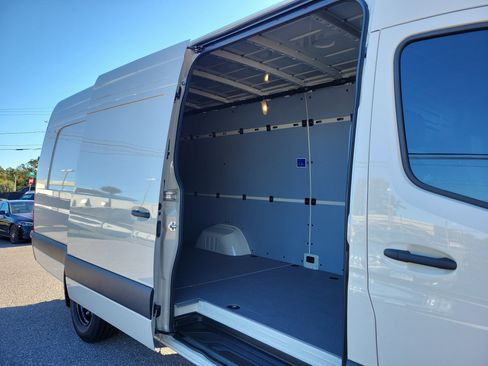 Used 2025 Mercedes-Benz Sprinter 3500 image 13