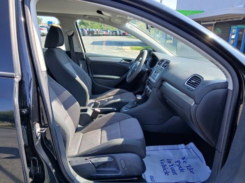 Used 2010 Volkswagen Golf 4-Door image 12