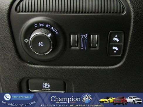Used 2023 Jeep Wagoneer L Series II AWD/4WD image 30