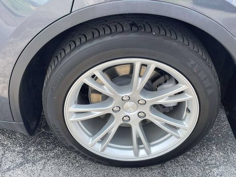 Used 2021 Tesla Model Y Long Range AWD/4WD image 11