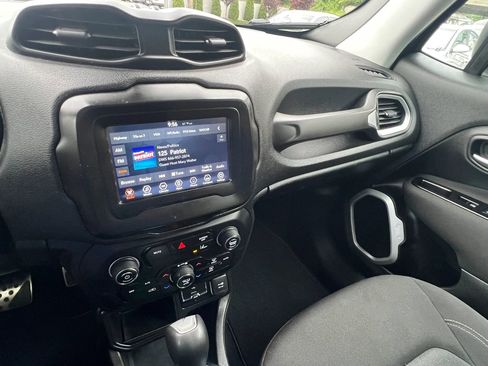 Used 2021 Jeep Renegade Sport FWD image 23