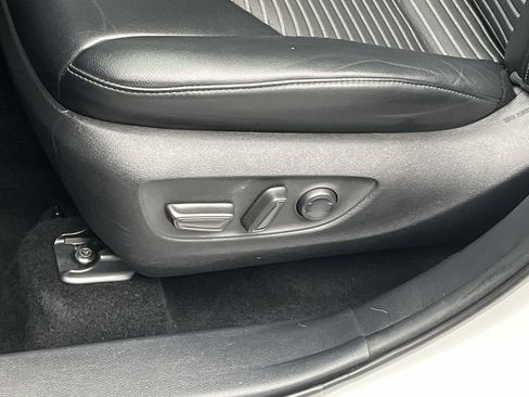 Used 2022 Toyota Highlander XSE AWD/4WD image 10