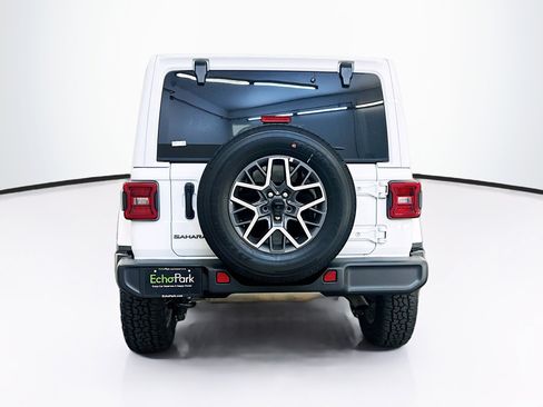 Used 2025 Jeep Wrangler Sahara image 7