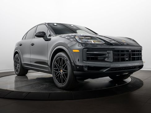 Certified 2025 Porsche Cayenne Coupe AWD/4WD image 9