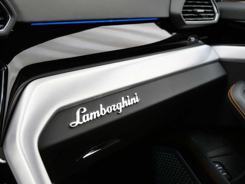 Used 2024 Lamborghini Urus S AWD/4WD image 28