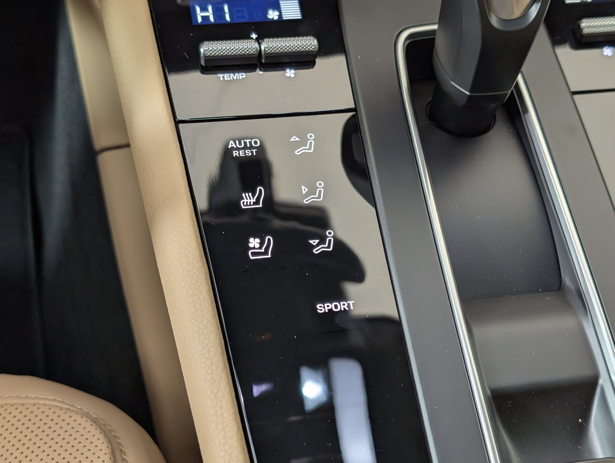 Certified 2026 Porsche Macan AWD/4WD image 22
