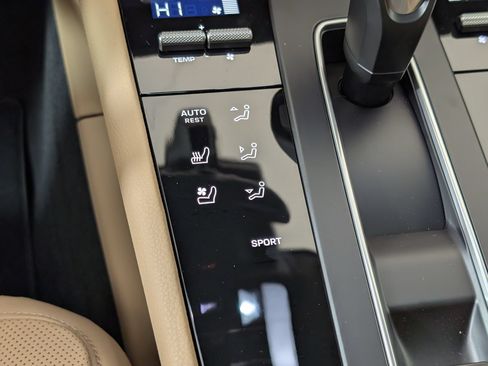 Certified 2026 Porsche Macan AWD/4WD image 22