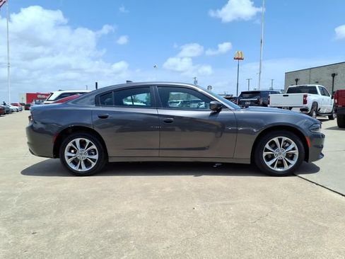 Used 2022 Dodge Charger SXT AWD/4WD image 4