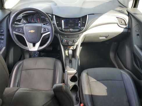 Used 2018 Chevrolet Trax LT w/ LT Convenience Package image 16