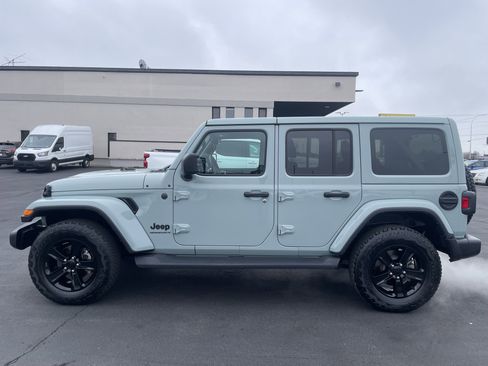 Used 2023 Jeep Wrangler Unlimited Sahara image 5