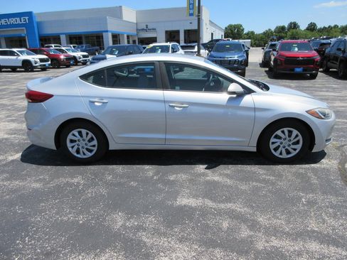 Used 2017 Hyundai Elantra SE FWD image 6