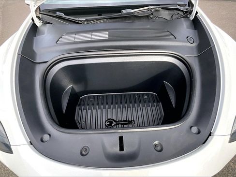 Used 2021 Tesla Model Y Long Range image 10