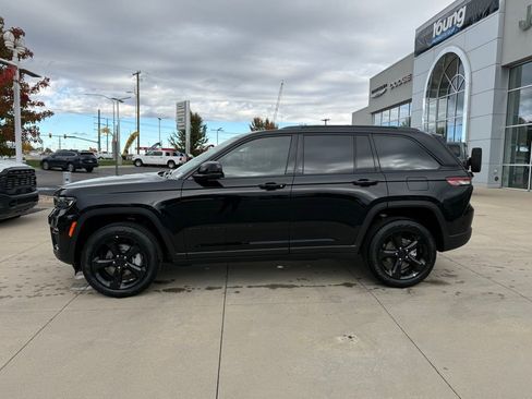 New 2025 Jeep Grand Cherokee Limited w/ Black Appearance Package image 11