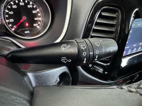 Used 2019 Jeep Compass Latitude AWD/4WD image 34