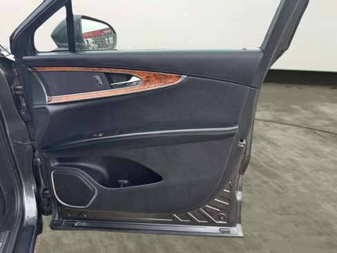 Used 2018 Lincoln MKX Select w/ Select Plus Package image 20