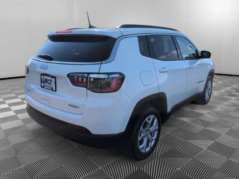 Used 2024 Jeep Compass Latitude AWD/4WD image 5