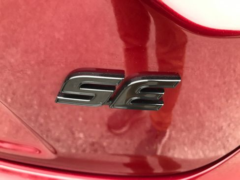 Used 2022 Toyota Corolla SE w/ Carpet Mat Package (TMS) image 9