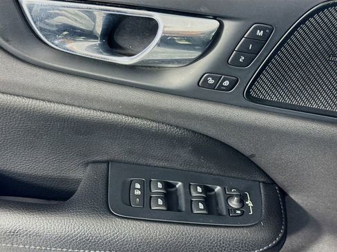 Used 2019 Volvo S60 T5 Inscription image 21