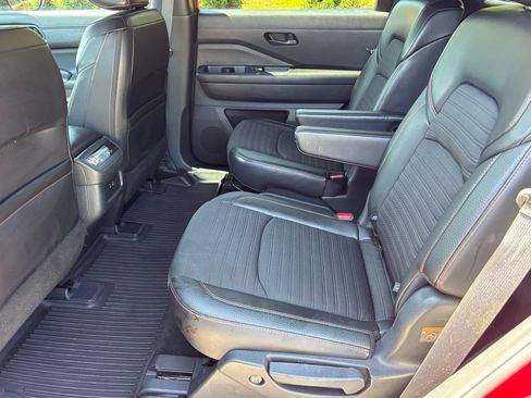 Used 2024 Nissan Pathfinder Rock Creek AWD/4WD image 16
