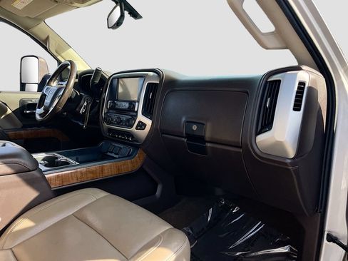 Used 2015 GMC Sierra 2500 SLT w/ Duramax Plus Package AWD/4WD image 30
