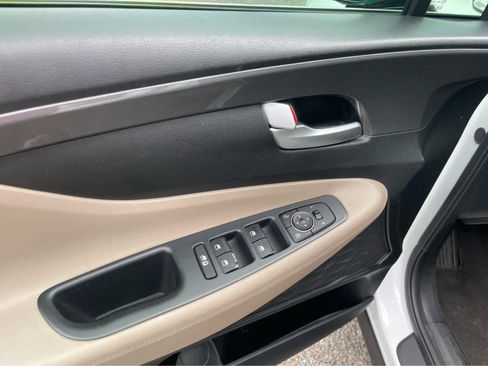 Used 2021 Hyundai Santa Fe SEL FWD image 11