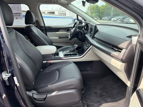 Used 2024 Kia Carnival LX FWD image 24