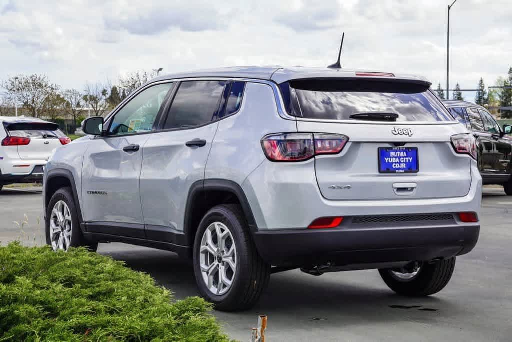 Used 2025 Jeep Compass Sport AWD/4WD image 32