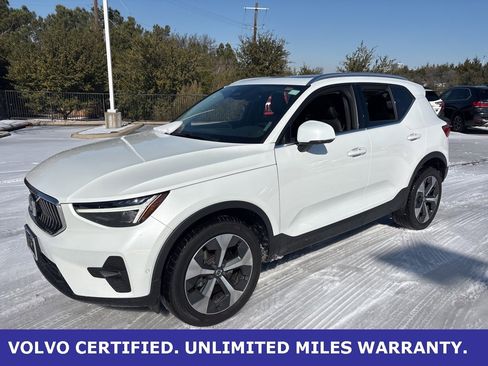 Used 2024 Volvo XC40 B5 Plus image 1