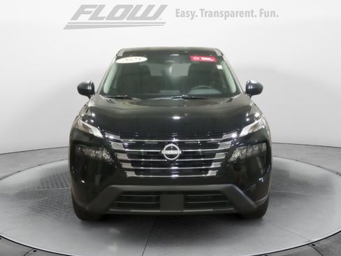 Used 2025 Nissan Rogue S image 2